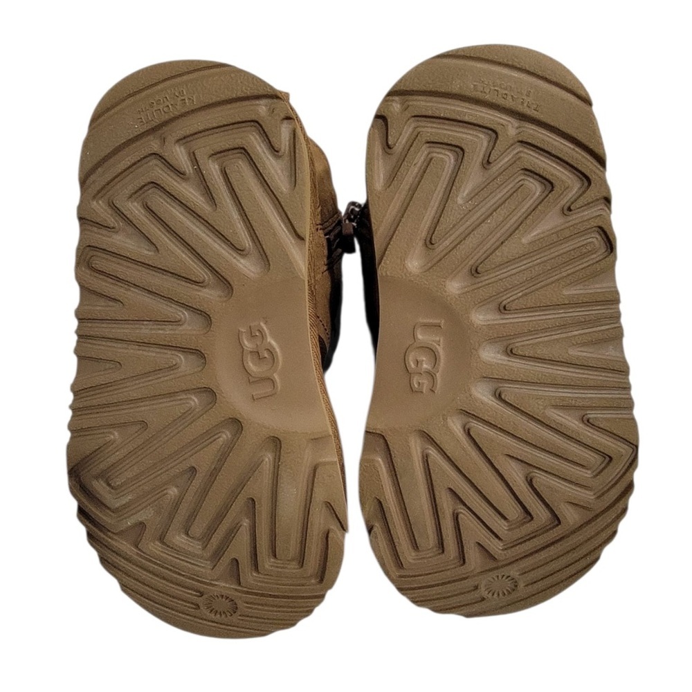 (B) UGG Tan Neumel - Picture 11 of 12